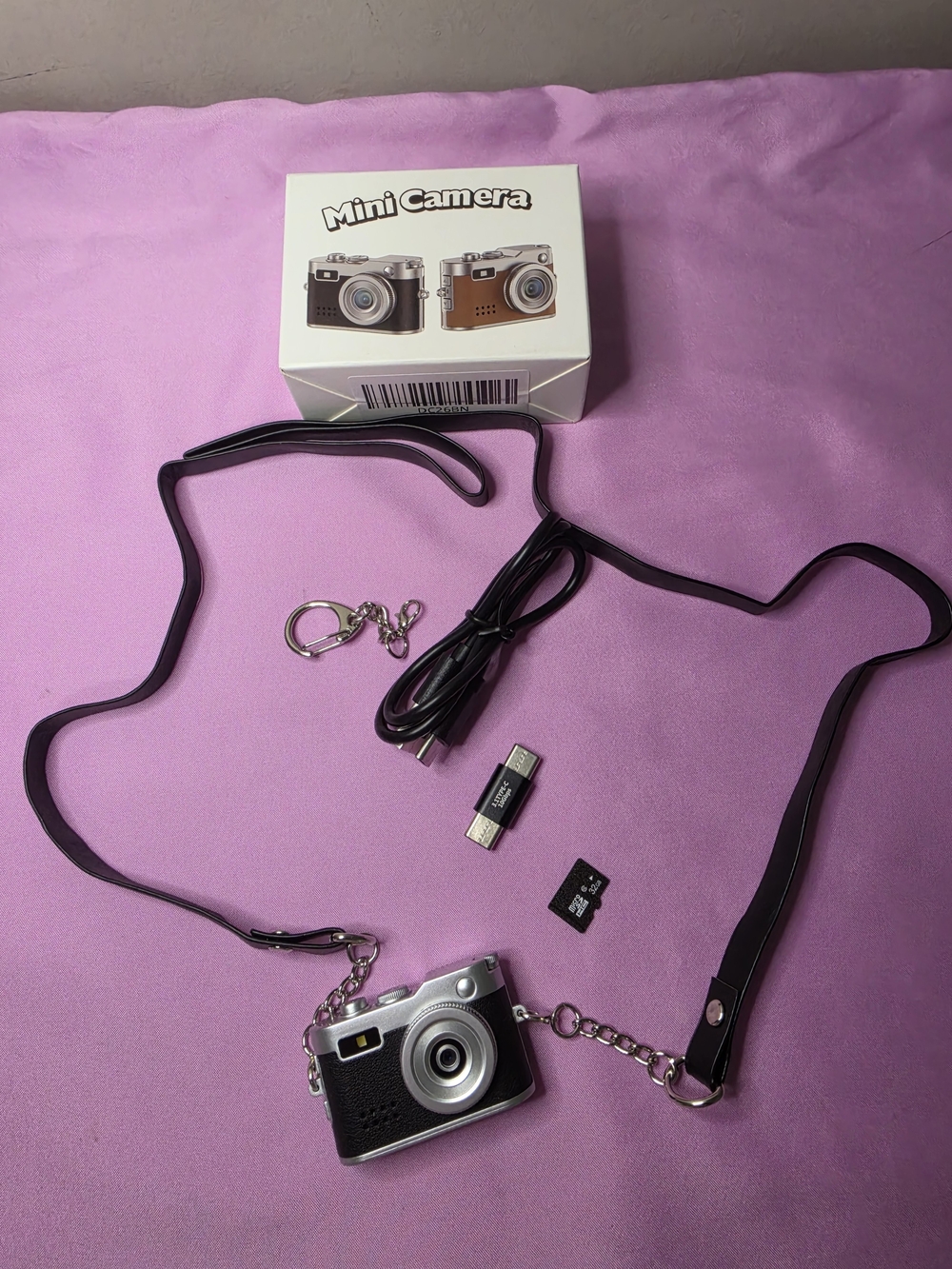 Mini Retro Pink Camera Necklace - Compact Photo & Video Accessory